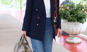 Julianne Moore và gu thời trang ấn tượng ở tuổi 62
